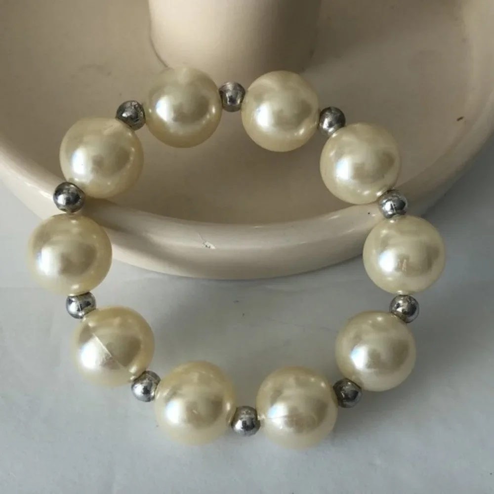 Stretch Bracelet Faux Pearl w Silver Studs